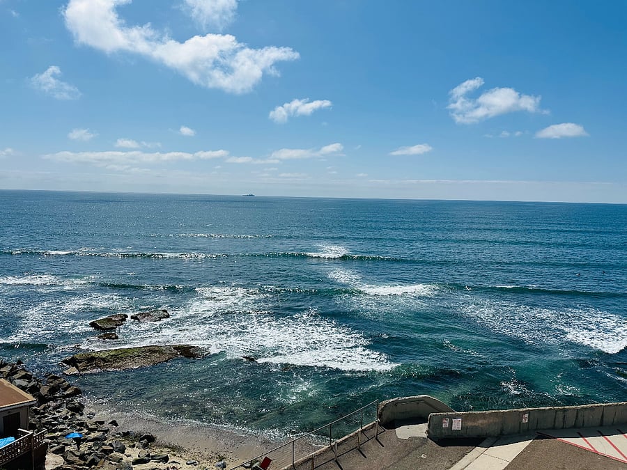 The waves cast a gentle and soothing sound.  Peaceful!