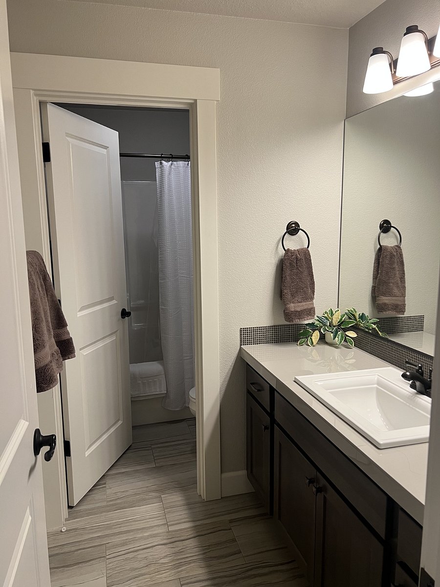 Private bathroom! Will provide towels and floor towels!