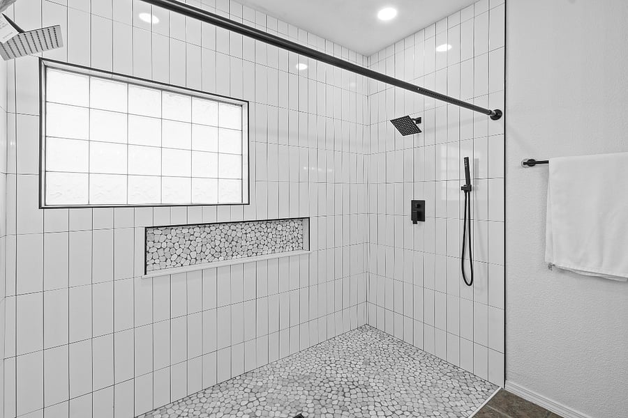 Master bedroom bathroom 1
