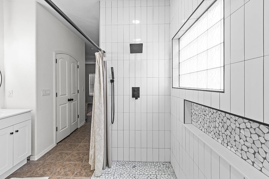 Master bedroom bathroom 1