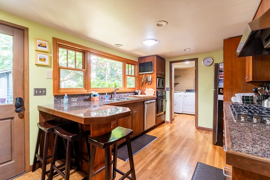 Well equipped kitchen with all the essentials to make Kyour favorite meals!