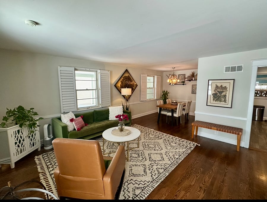 Common Shared Space w/ Eating Nook