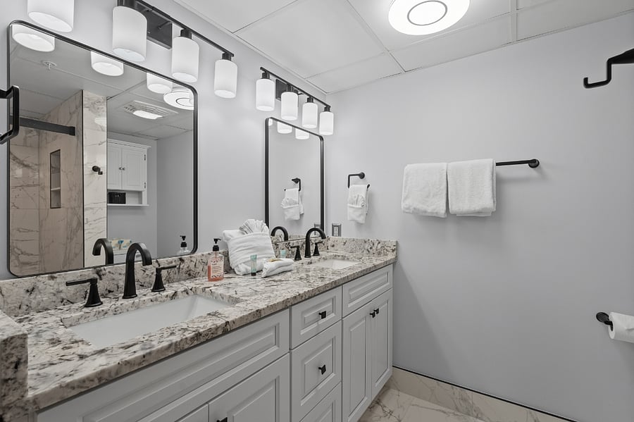 Master ensuite bath with double vanity