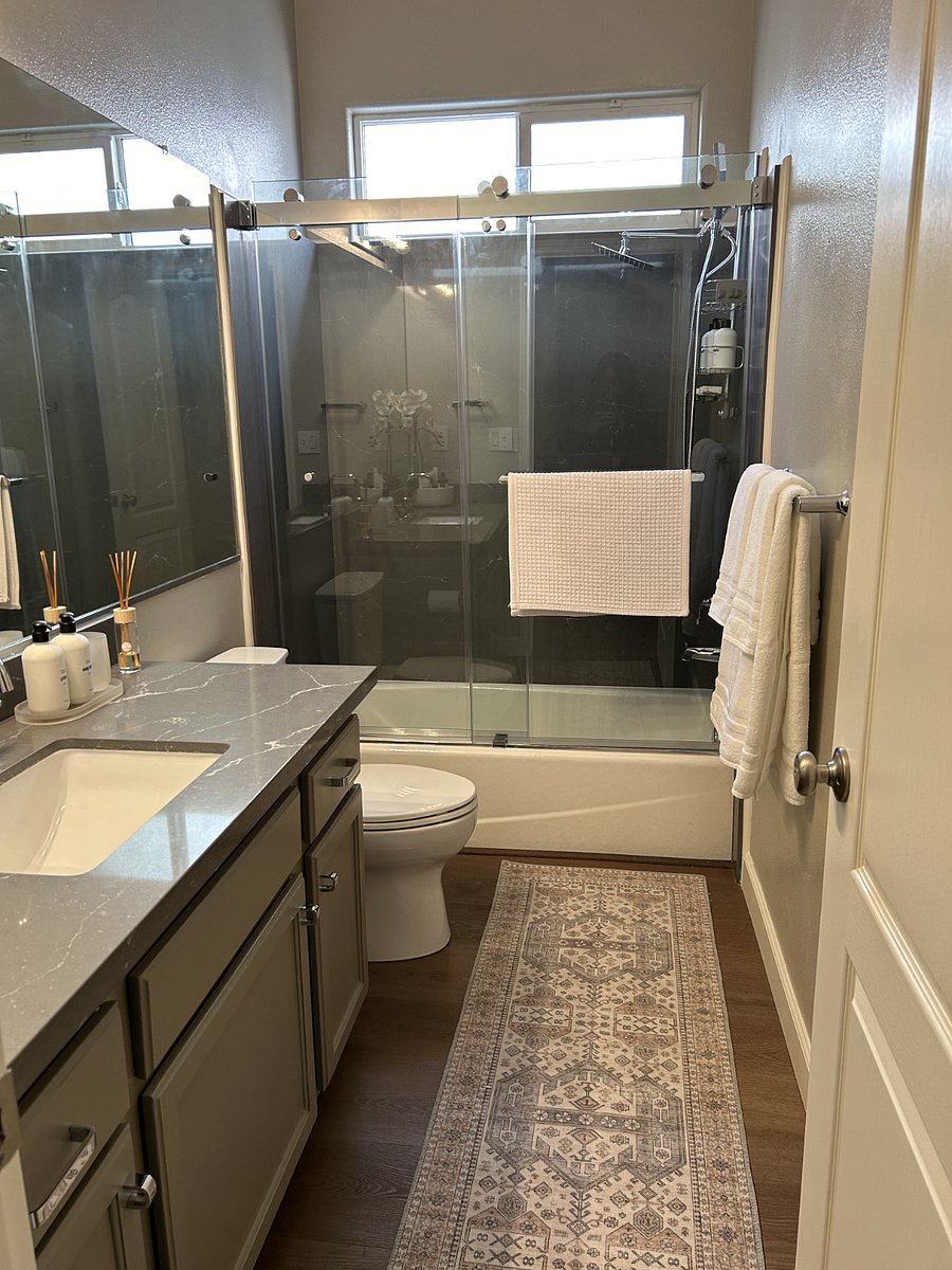2nd bathroom