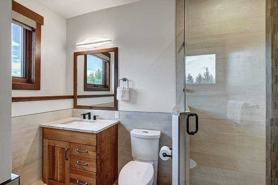 Lower Level Bunk Suite Bath