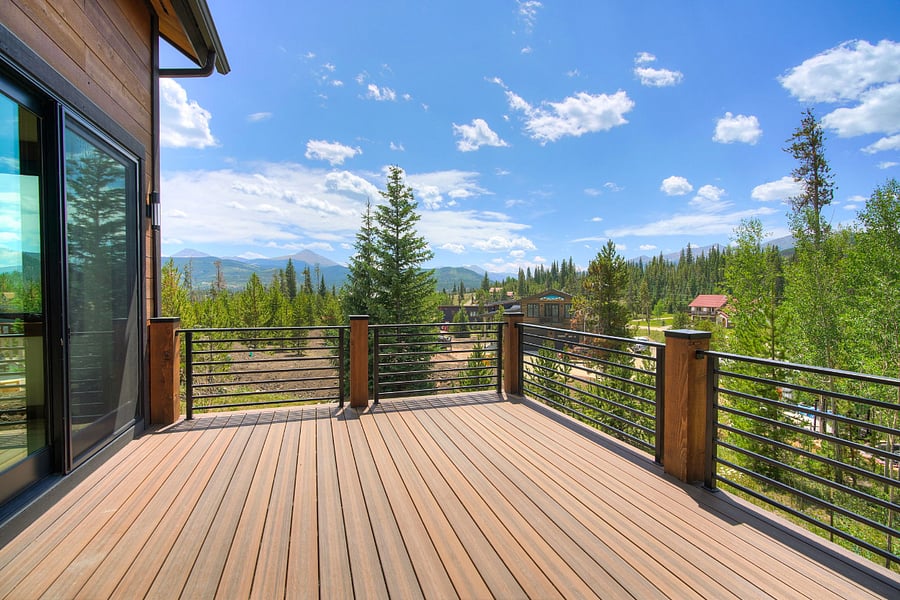Upper Level Balcony 