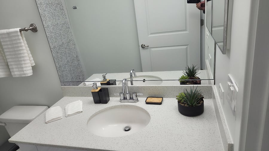 From soft towels to thoughtful touches, this bathroom setup is designed with your comfort in mind.
