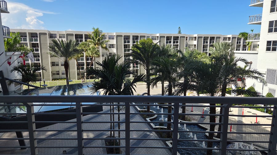 "A space where tranquility meets style: tropical views, relaxing fountains, and the perfect areas to enjoy your stay in Hollywood."