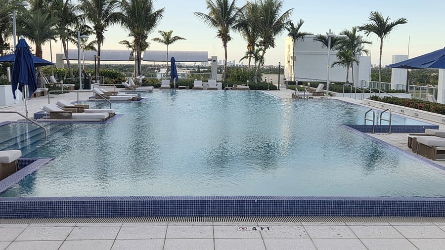Resort vibes, right at home. Unwind in this tropical oasis featuring a sparkling pool, lush palm trees, and sleek modern design. Whether you're starting your day with a swim or ending it with sunset views, this space offers the perfect blend of relaxation and luxury.
Designed for comfort. Ideal for traveling professionals, long-term stays, or anyone who appreciates style and serenity.