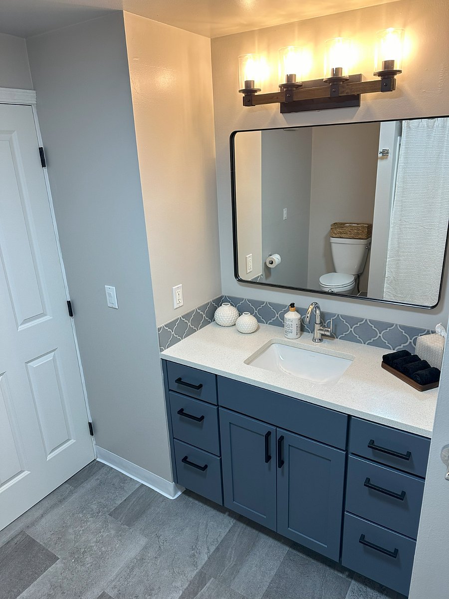 Main bathroom.