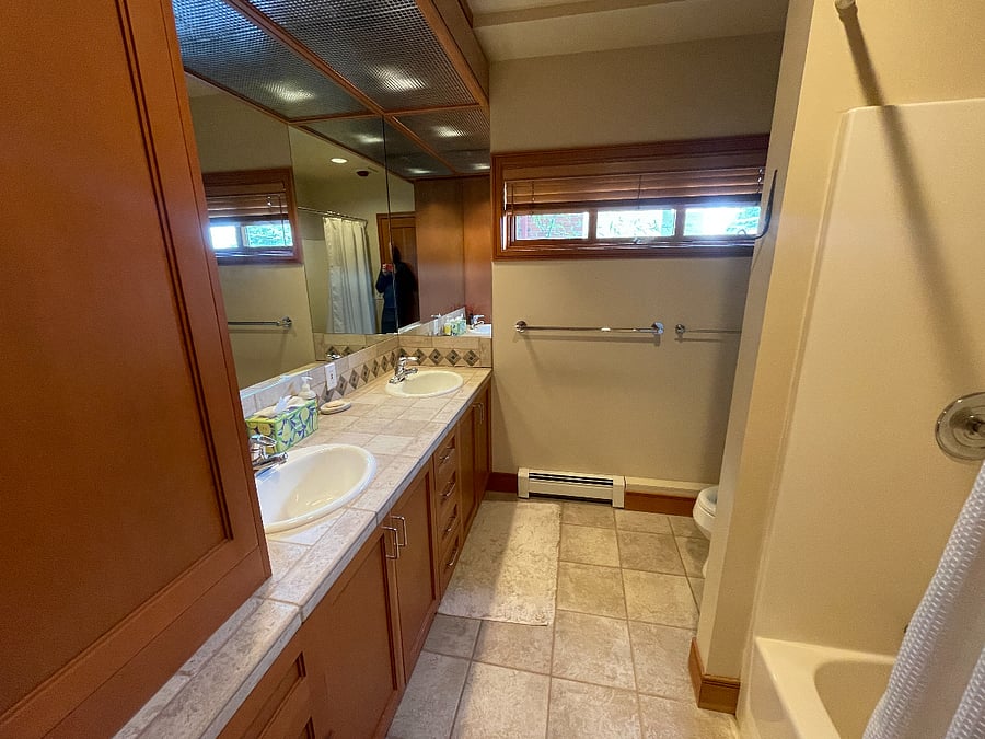 Bathroom - spacious counter/sink, tub/shower, lots of storage, and ceiling heat lamp