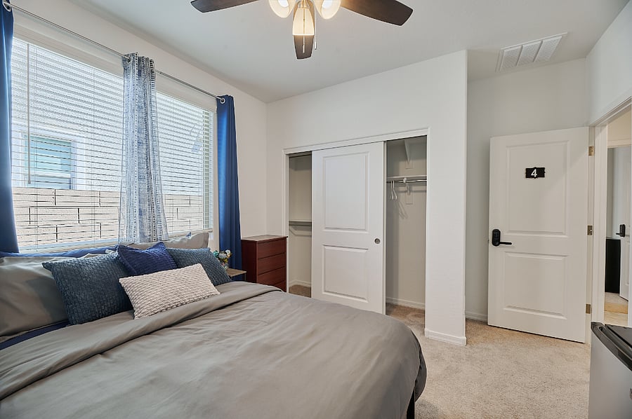 Room 4 - $ 925