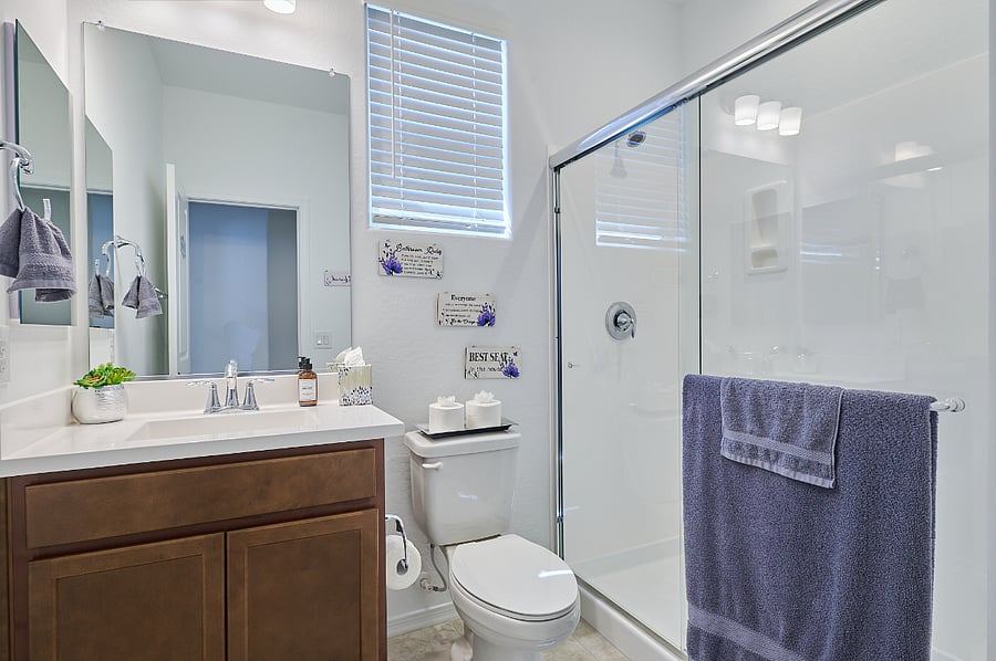 Shared Bathroom (Rooms 1 & 2)