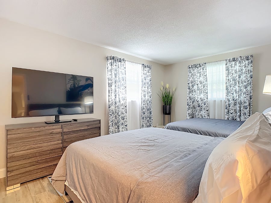 Guest Bedroom with 2 Queen Beds