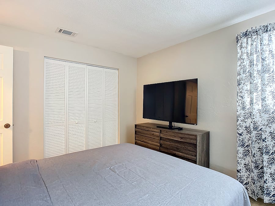 Guest Bedroom with 2 Queen Beds