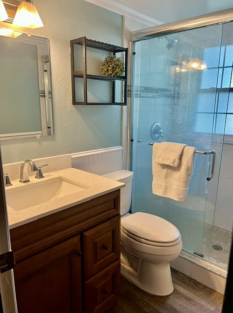 Swan Room. Private Bath.