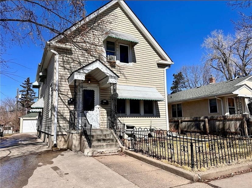 Picture of entire Duplex
