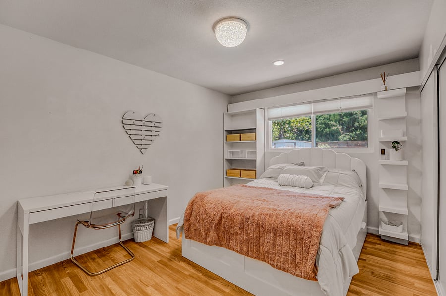 Bedroom 3 with Queen Sleep Number Matress