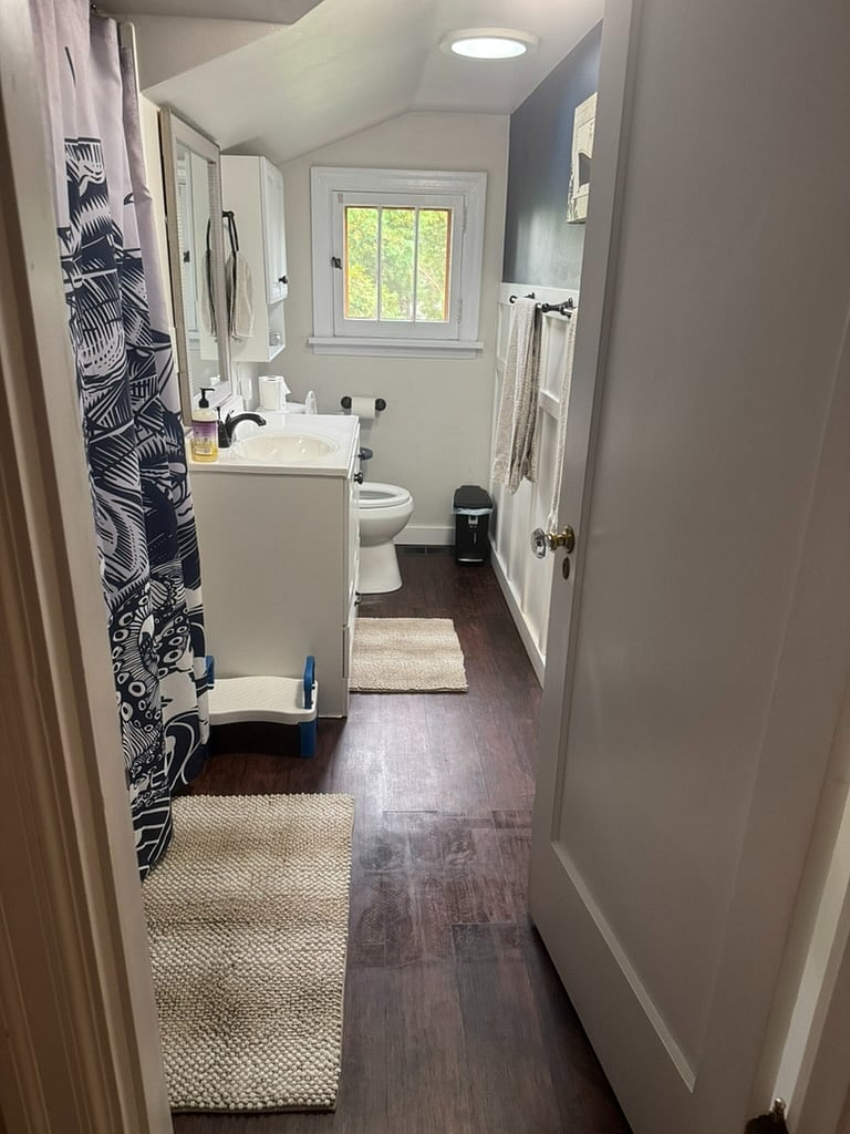 2nd floor bathroom