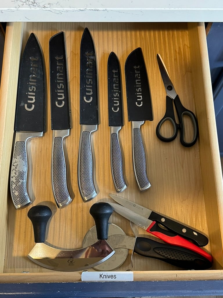 Standard Cuisinart kitchen knifes included. Upgrades available