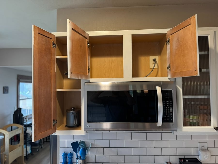 Cabnets above kitchen stove