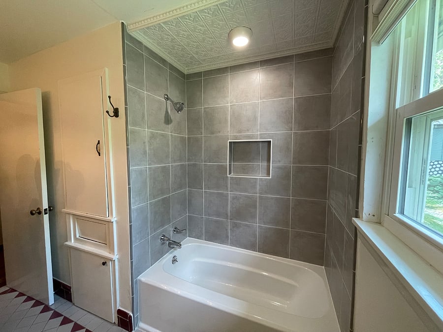 Newly remodeled shower/bath.