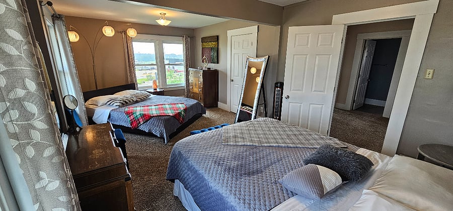 Large upstairs bedroom featuring 2 Queen-Size beds.
