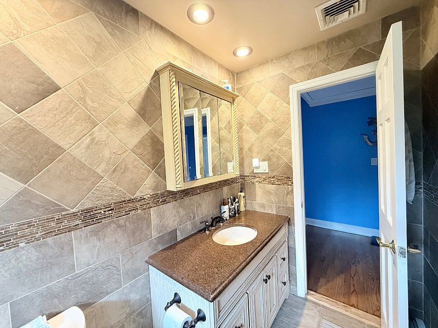 Full Bathroom