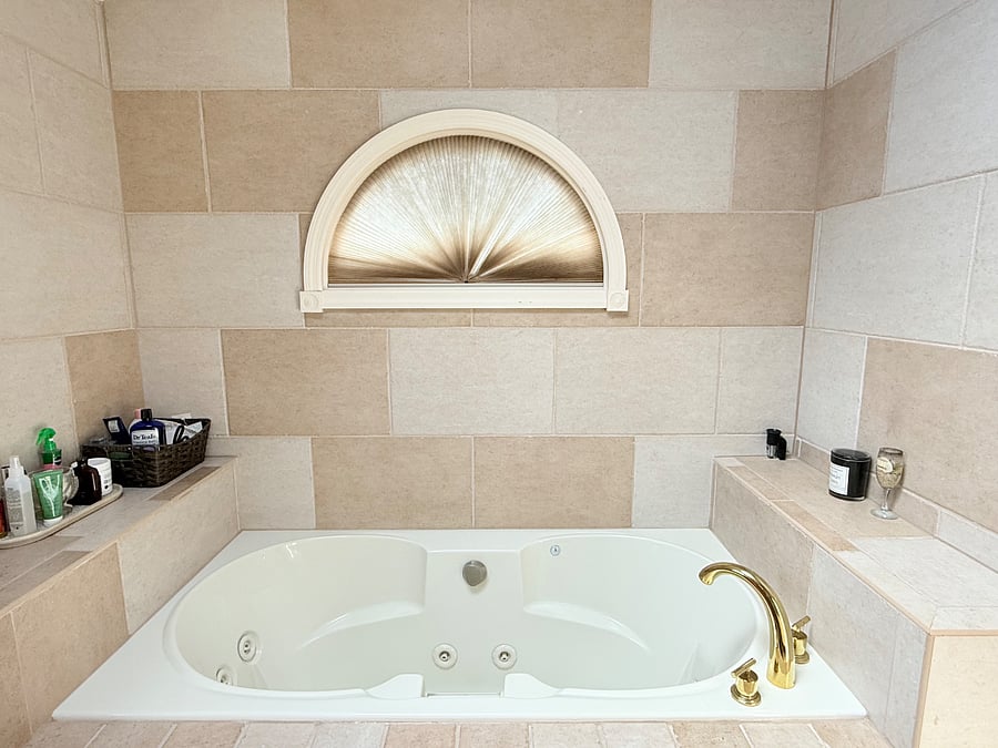 Full Bathroom / Jacuzzi