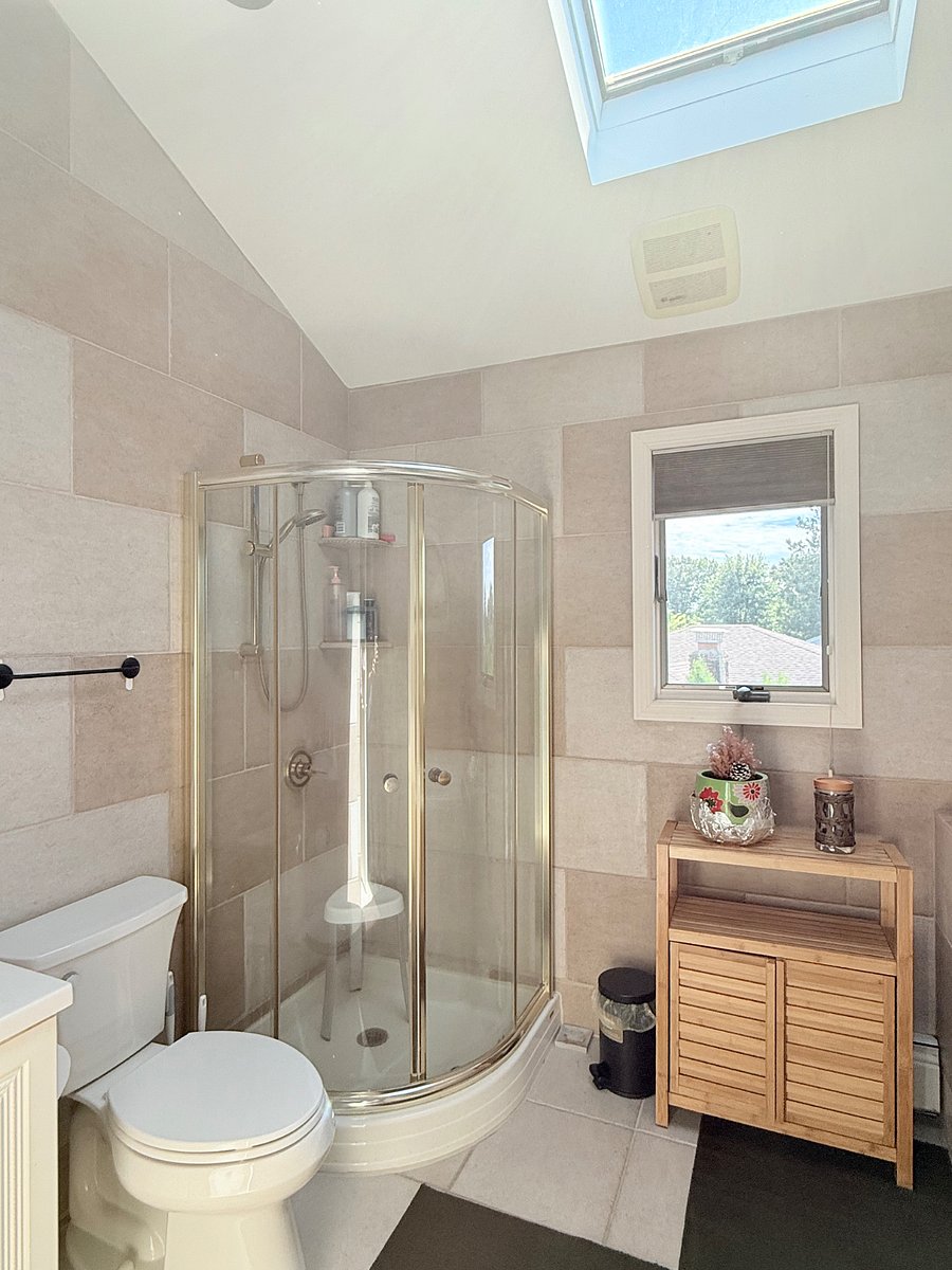 Full Bathroom / Shower