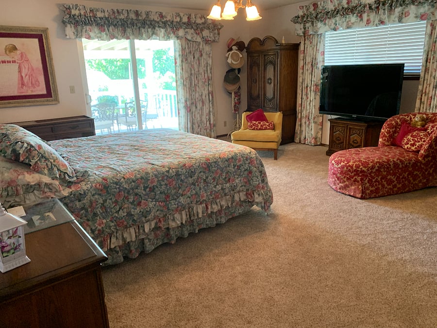 Master Bedroom W/ California King (1/2)