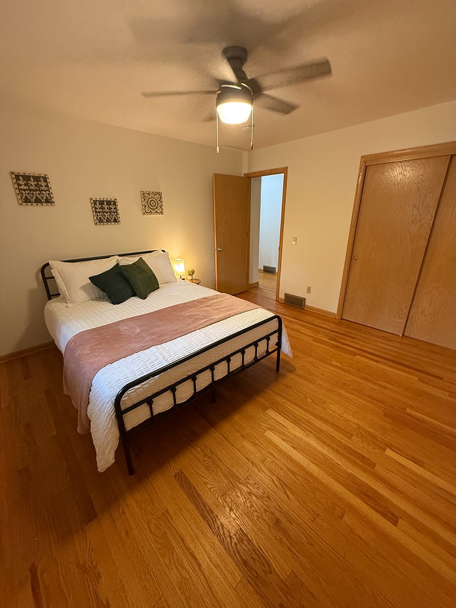 Bedroom 2 Queen Bed