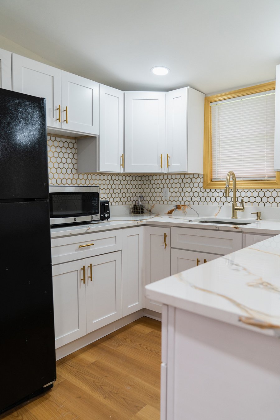 Full kitchen