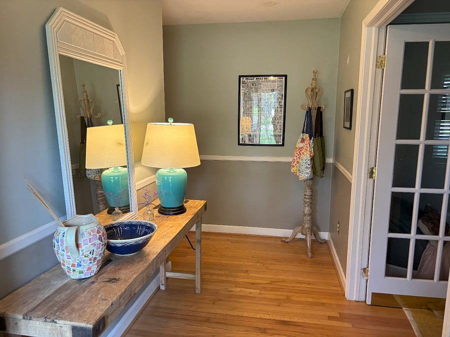 Other angle of entranceway