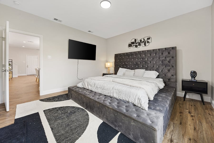 Master Bedroom: King Size Bed With Storage