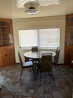 Vintage dinette seats four comfortably. 