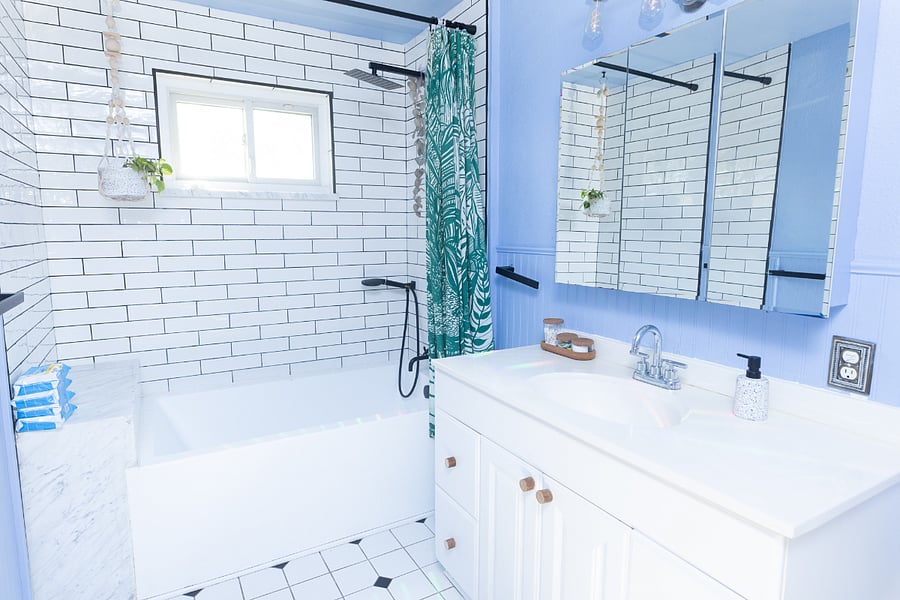 Soaking tub