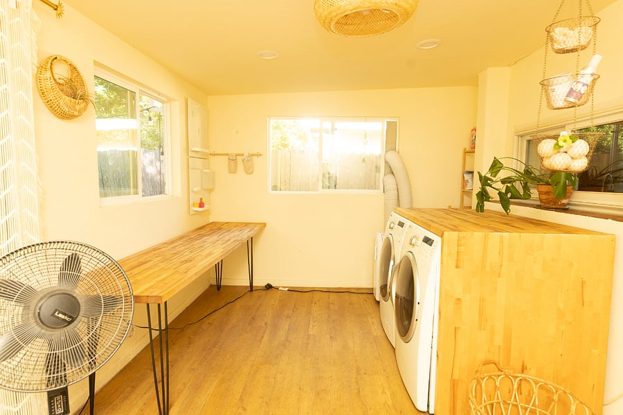 Laundry room/office space