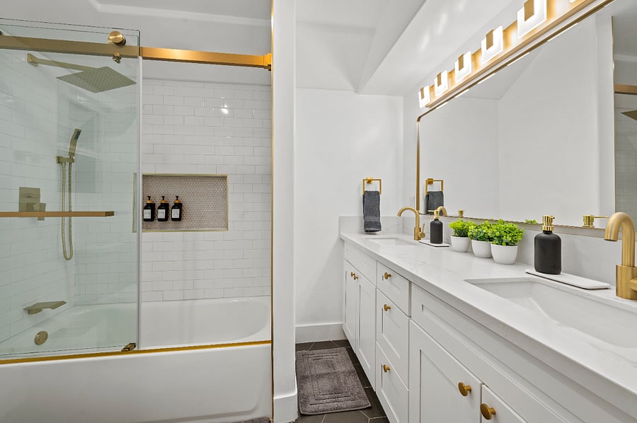 Full bathroom, lower level