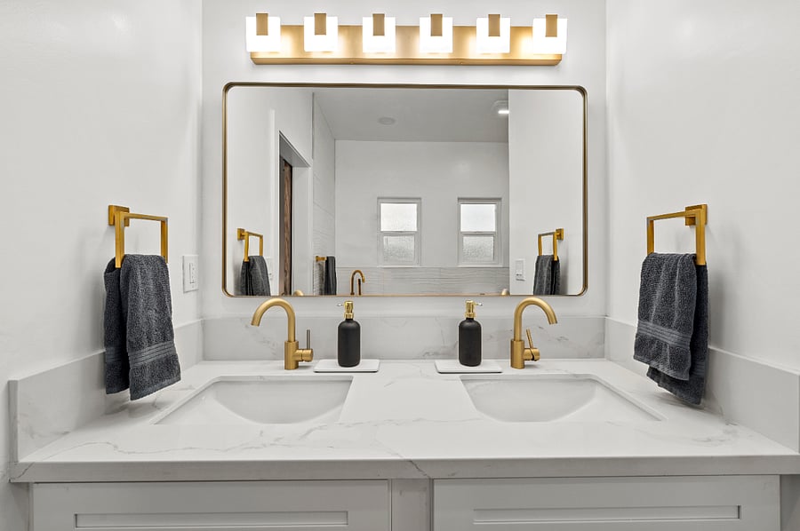 Double vanity, master bathroomSO