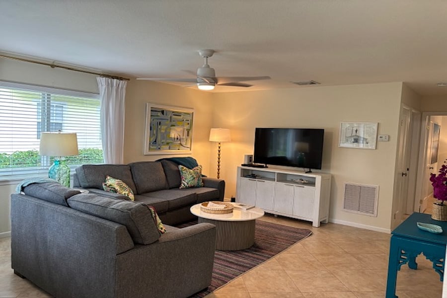 Family Room with 55"
Smart TV