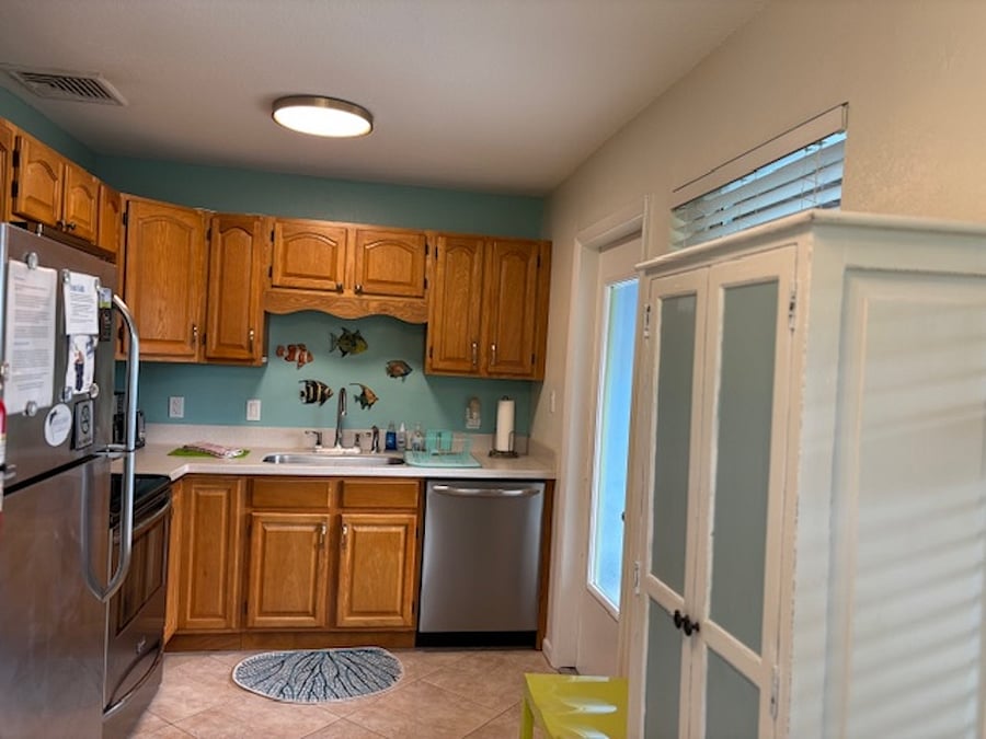Kitchen is fully equipped and includes full size applicances