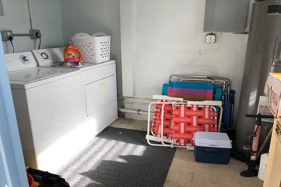 Full Size washer, dryer and storage - beach supplies included