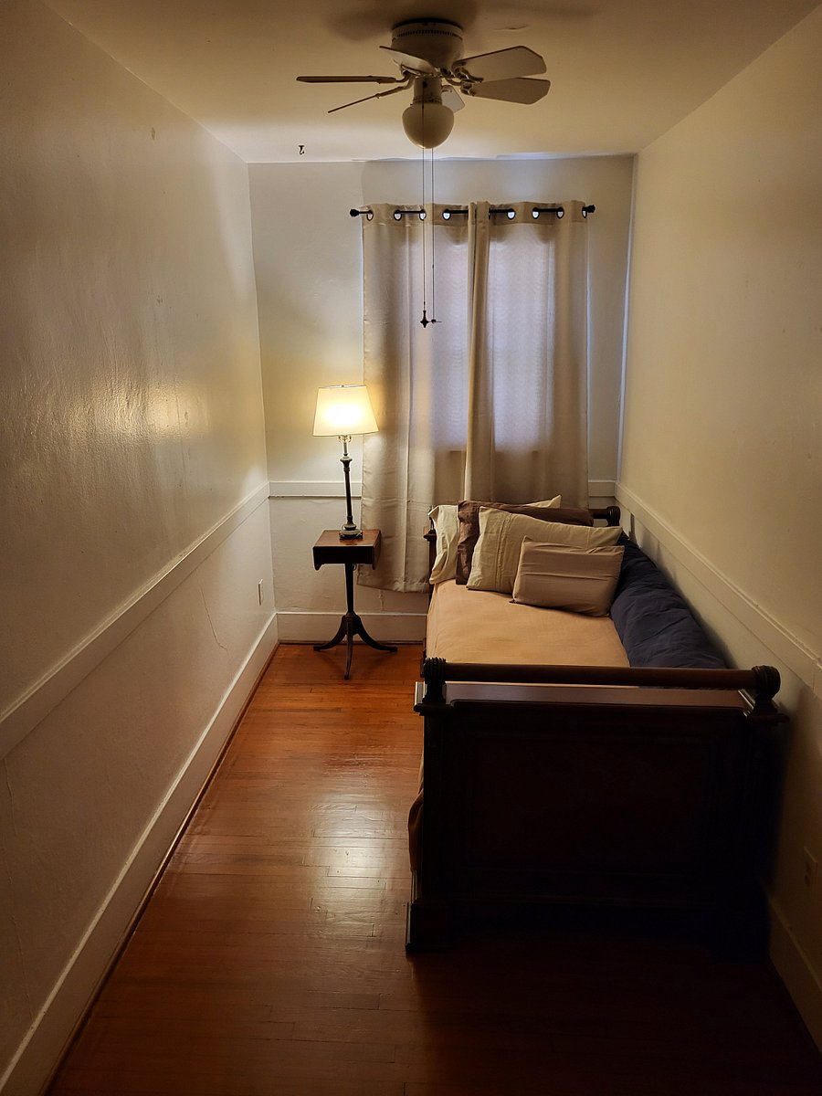 Small Room 81 x 170. Small Bedroom or Office.
