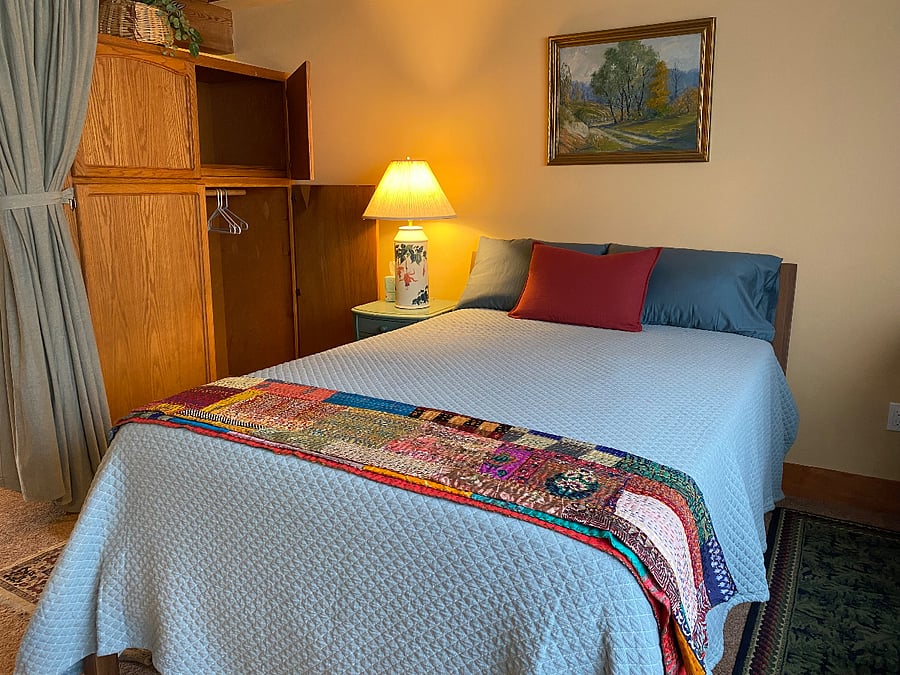 Comfy double bed, roomy closet