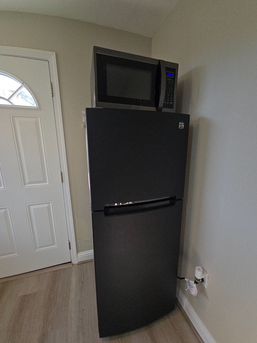 Full refrigerator, microwave.