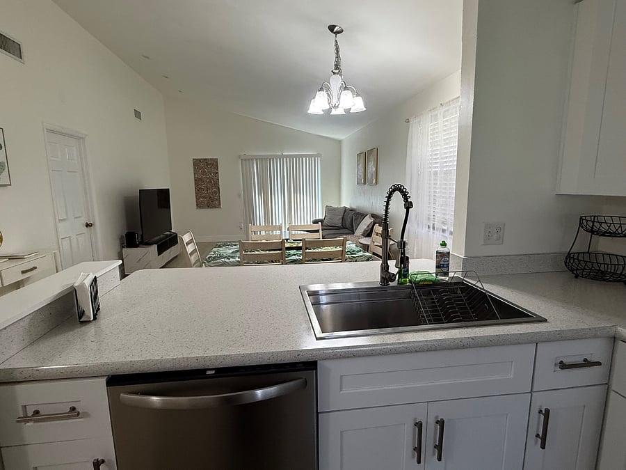 Furnished Finder property 893898_1 photo 4