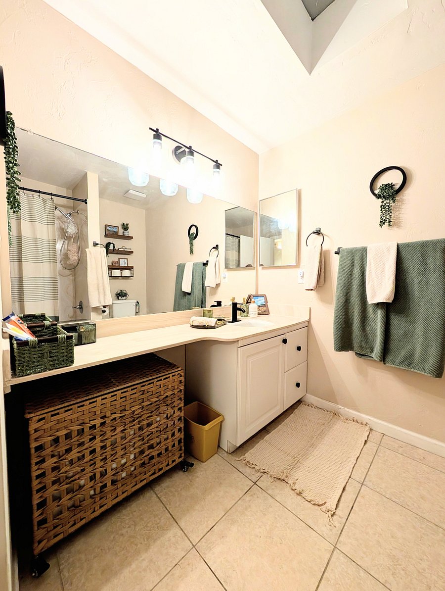 Hallway full with shower/tub