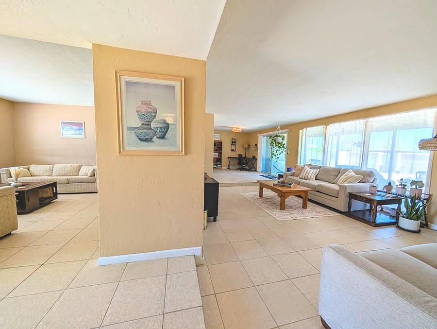 Foyer connects to the hallway that takes you to the bedrooms and bathrooms