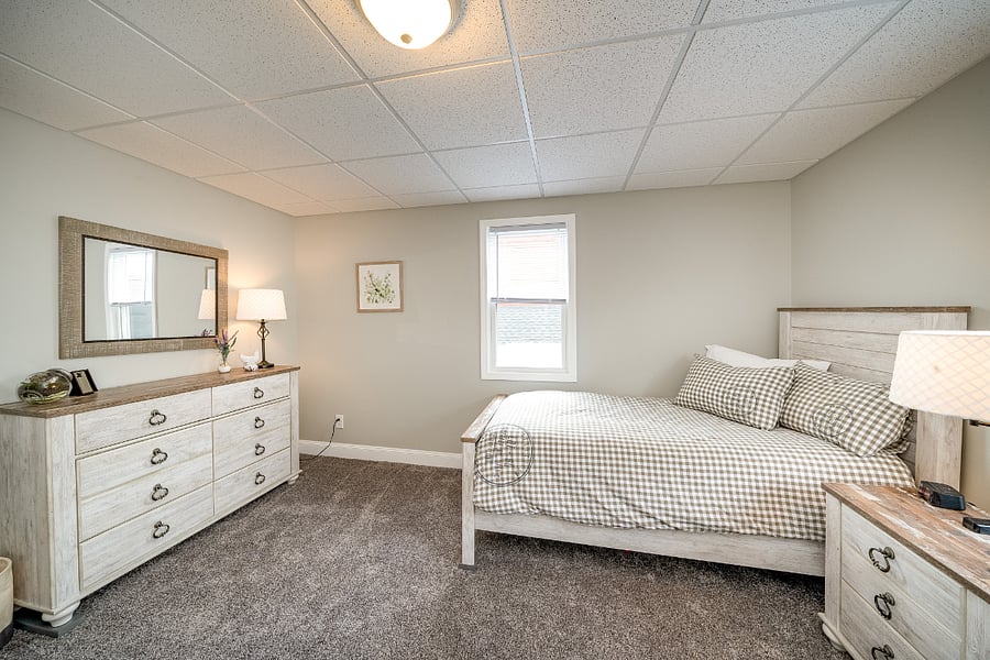 Twin bedroom